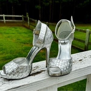Very unique Pierre Dumas woven silver leather platform.